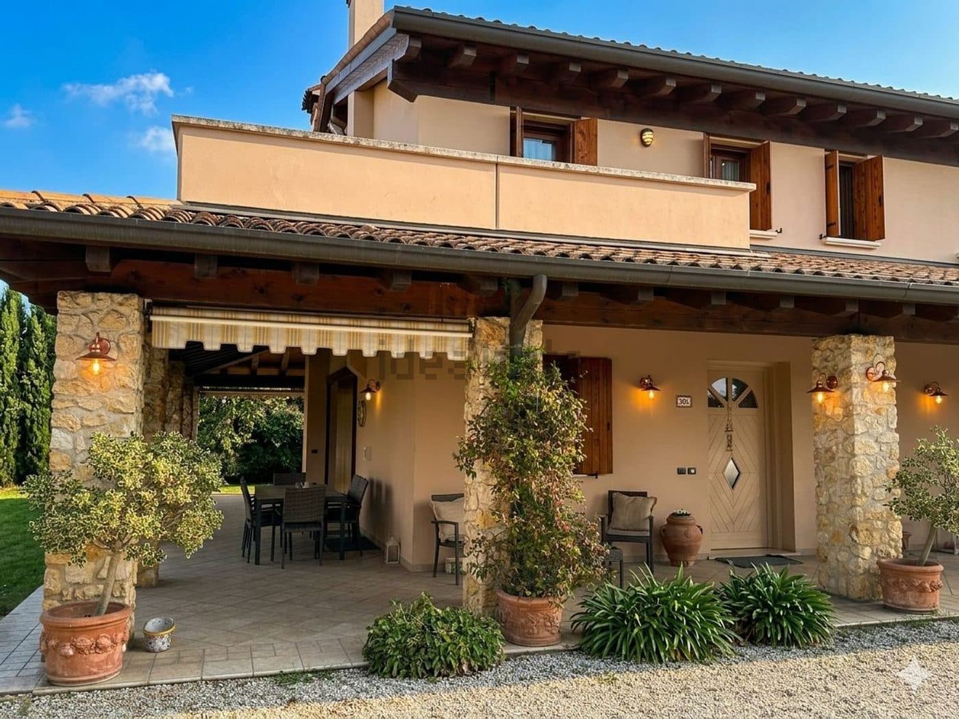 Villetta bifamiliare con terrazzo a Loria, Bessica — foto 1